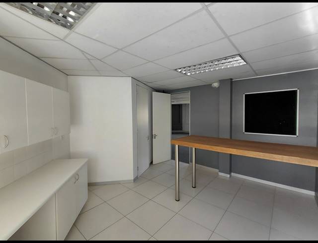 288M² OFFICE TO LET IN FOURWAYS